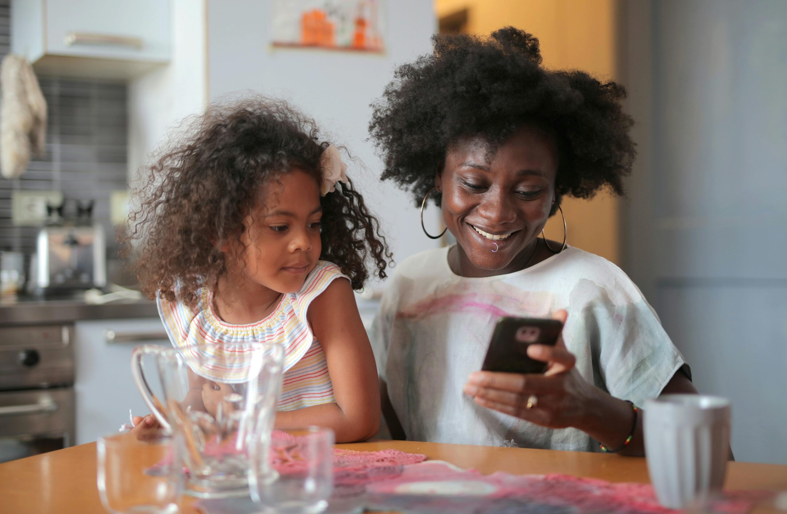 children using smartphone